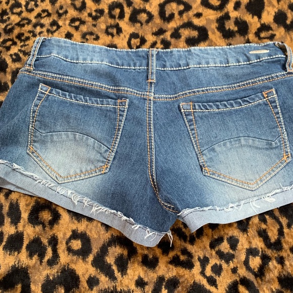 Doll house shorts PLUS an off the should top👀 - Picture 3 of 6